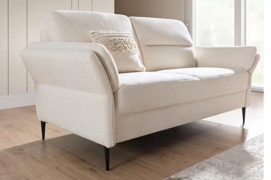 FOSANO klasická pohovka na vysokých nožičkách